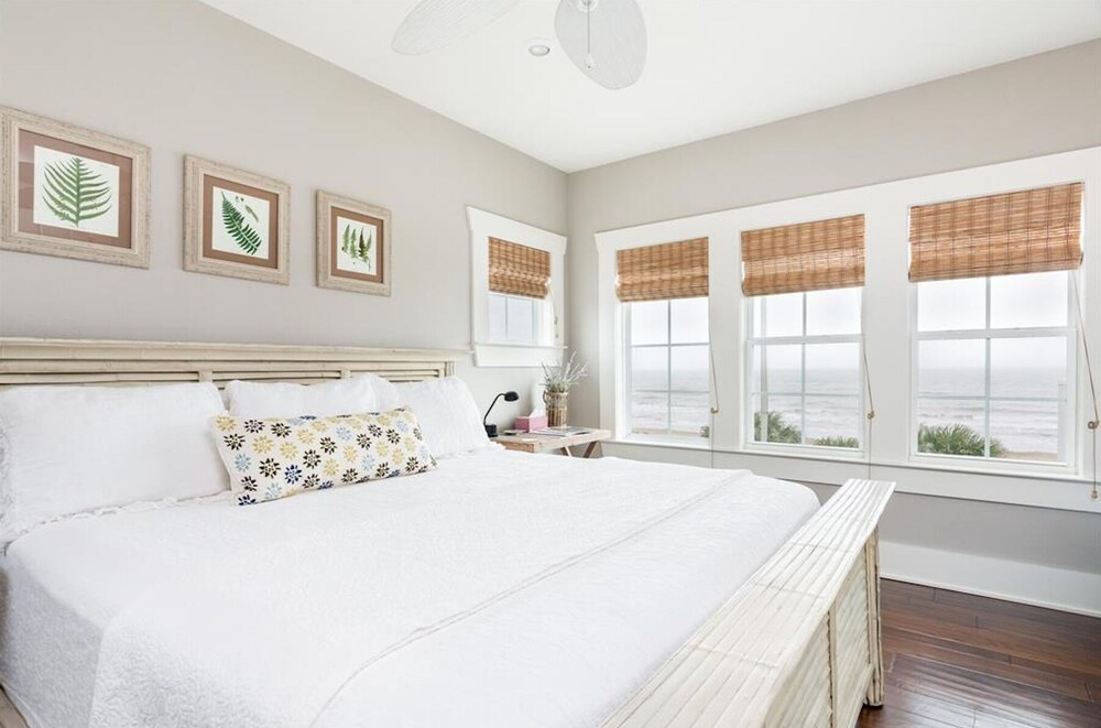 Moss LandingLuxury Oceanfront Getaway on Crystal Beach, TX Crystal