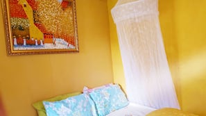 2 bedrooms, linens