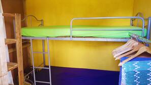2 bedrooms, linens