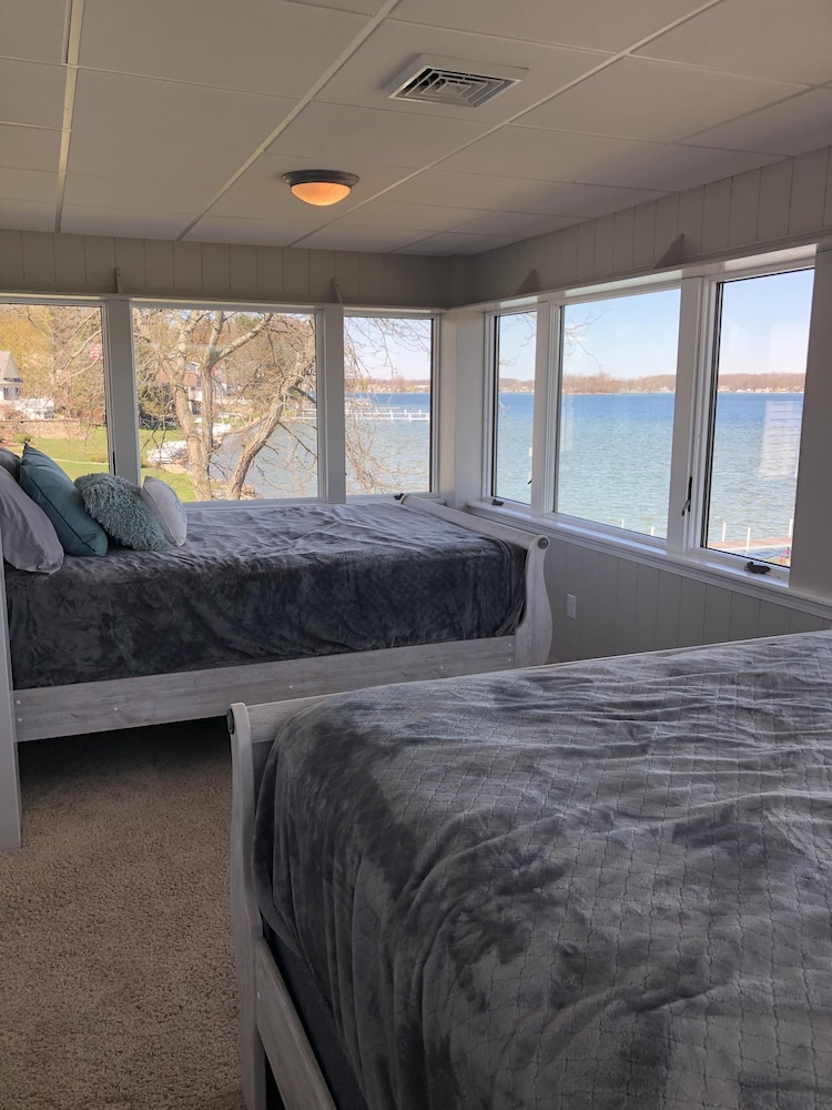 Beautiful Clear Lake 4 bedroom lakefront home in Fremont, Indiana! Clear Lake Vrbo