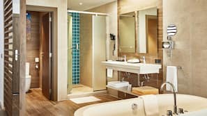 1 Schlafzimmer, hochwertige Bettwaren, Daunenbettdecken, Minibar