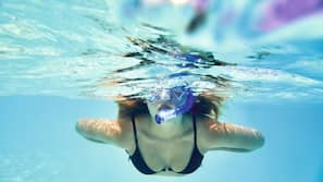 Solstolar, strandhanddukar, sportdykning och surfing/boogieboarding
