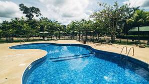 2 outdoor pools