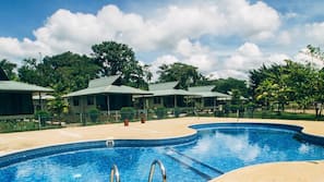 2 outdoor pools