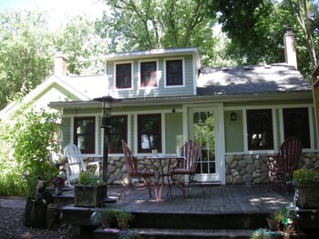 Kettle Moraine Cottage Bed & Breakfast