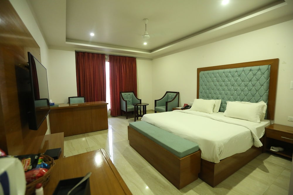 Royal Park Hotels Resorts In Delhi India Expedia - 