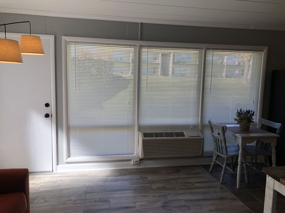 Capital City Condo 1 close to Interstate, Water Park, Restaurants and