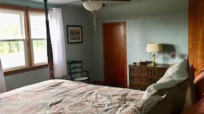 3 bedrooms, in-room safe, iron/ironing board, WiFi
