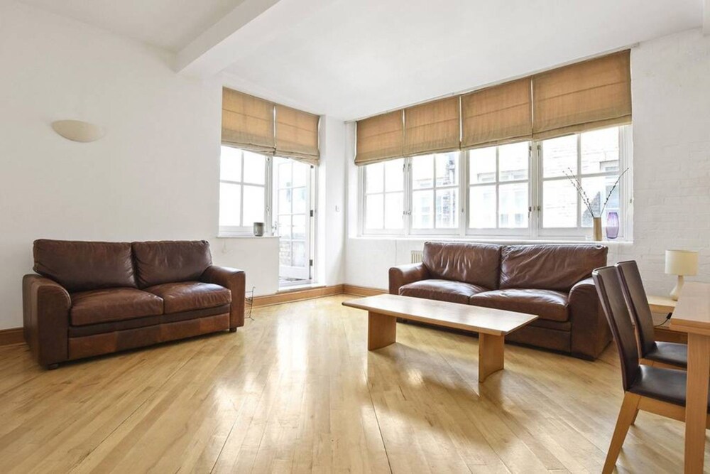 Modern 1 Bedroom Flat Near Liverpool Street With Patio In