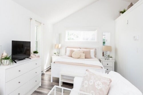 Mahone Bay Hide-Away in Lunenburg, Canada