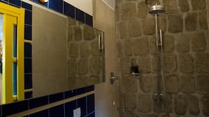 Deep soaking tub, free toiletries, bidet