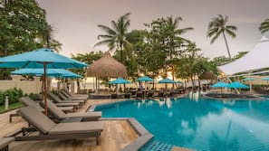 2 outdoor pools