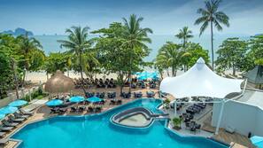 2 outdoor pools