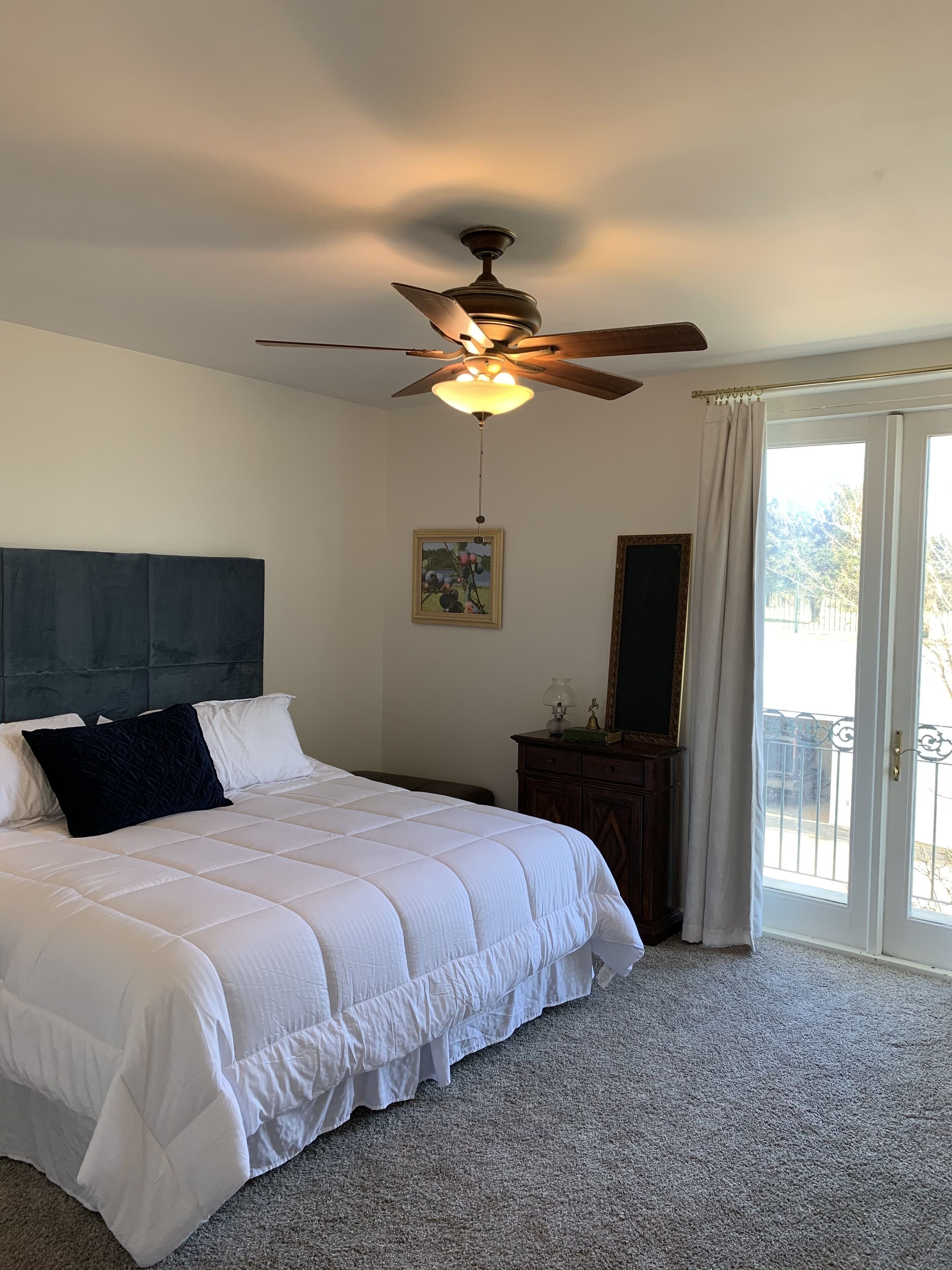 Country Estate -  9 Bedrooms + 2 Dorms (Sleeps 37) Amazing Lake Views in Hillsdale, United States
