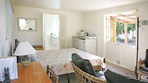 1 bedroom, iron/ironing board, WiFi, linens