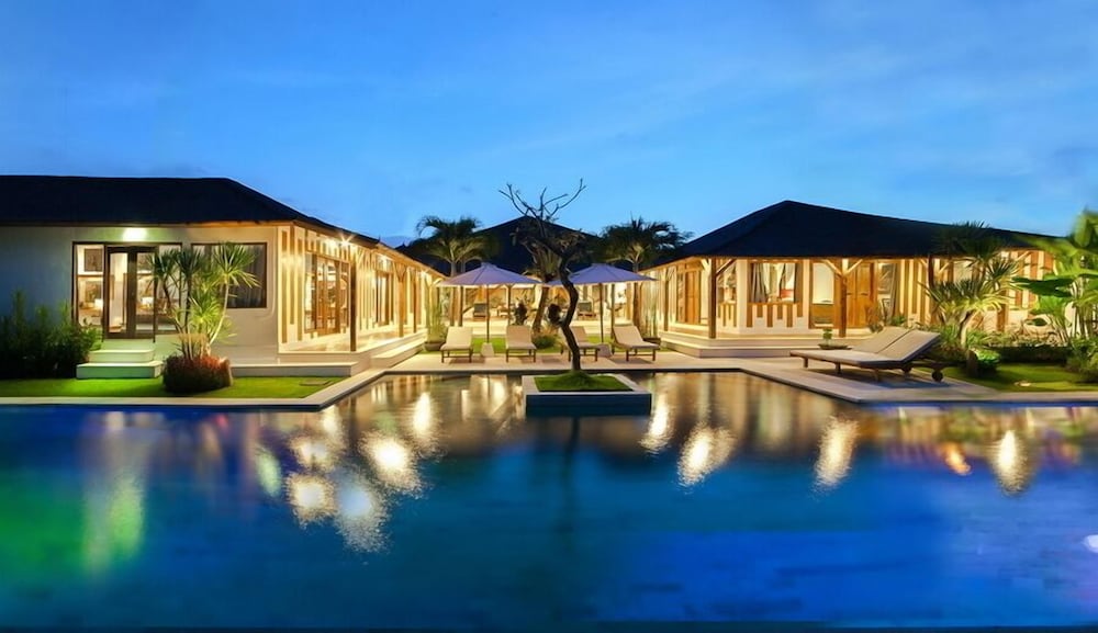 Balinese Style Luxury 3 Bedroom Villa In Seminyak In