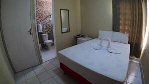 Frigobar, cortinas blackout, Wi-Fi de cortesia, roupa de cama