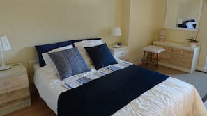 3 bedrooms, iron/ironing board, Internet, linens