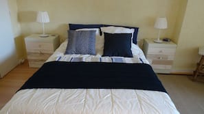 3 bedrooms, iron/ironing board, Internet, linens
