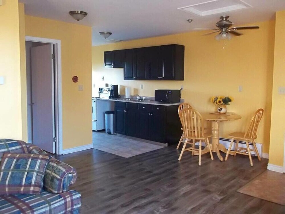 New London Bay Motel Apartments And Rooms In Scenic Location New London Bay Motel Deluxe 1 Bedroom Apartment 2 New London Can Best Price Guarantee Lastminute Com Au