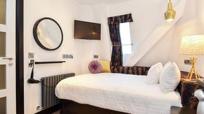 Iron/ironing board, free WiFi, linens