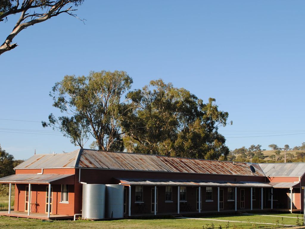 Fabulous Country Stay on New England Cattle & Sheep Property