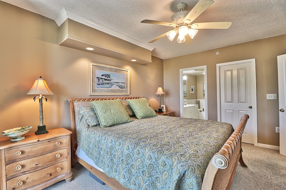 Litchfield Beach 3Bed/3Bath w Sleeper sofa Oceanfront Condo in Pawleys