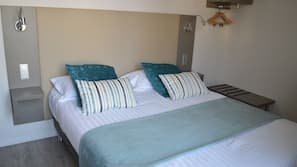 In-room safe, soundproofing, free WiFi, bed sheets