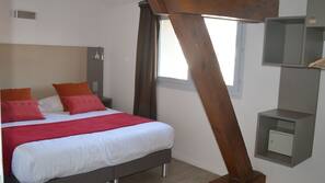 In-room safe, soundproofing, free WiFi, bed sheets