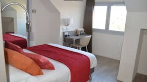 In-room safe, soundproofing, free WiFi, bed sheets