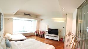 1 bedroom, desk, blackout drapes, soundproofing