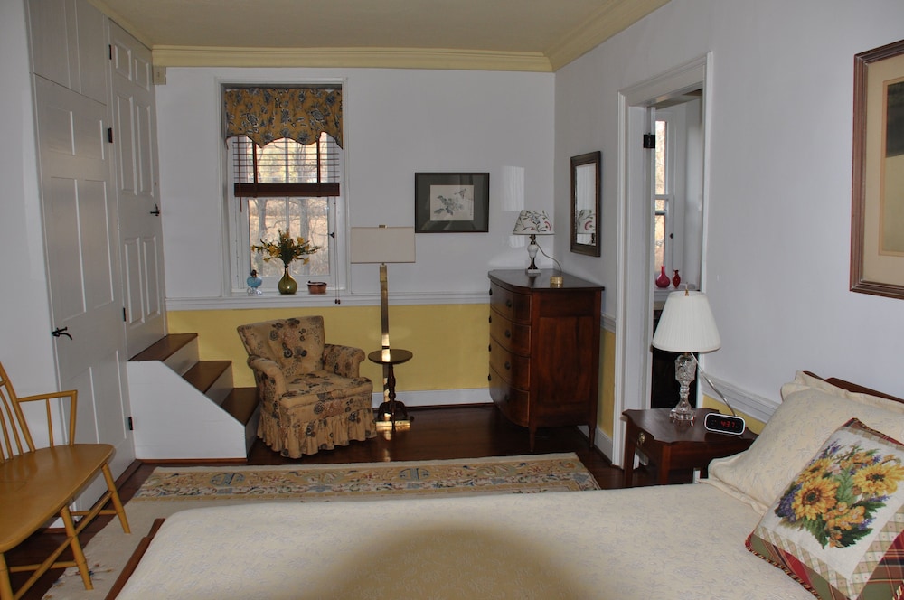 18th C. HOME ON COOKS CREEK / CONSERVED 100 ACRE FARM (NYC 1.5 hrs