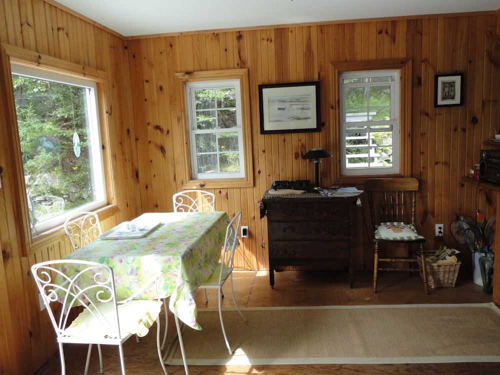 Getaway Prospect Bay Cottage close to Prospect Village/Peggy's Cove