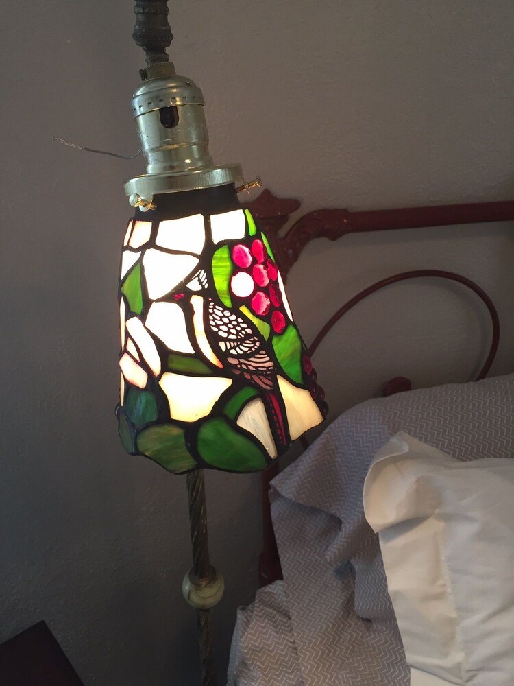 A PRAIRIE BUNGALOW ! Gordon Vrbo