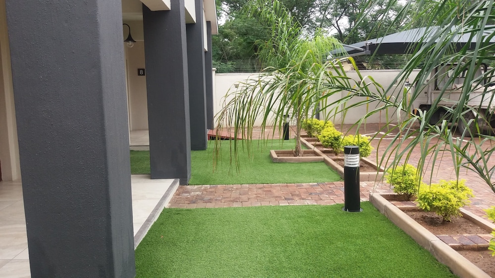 Staybridge Self Catering Apartments AU191 Deals & Reviews