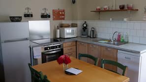 Fridge, microwave, hob, dishwasher