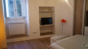3 bedrooms, iron/ironing board, Internet, linens