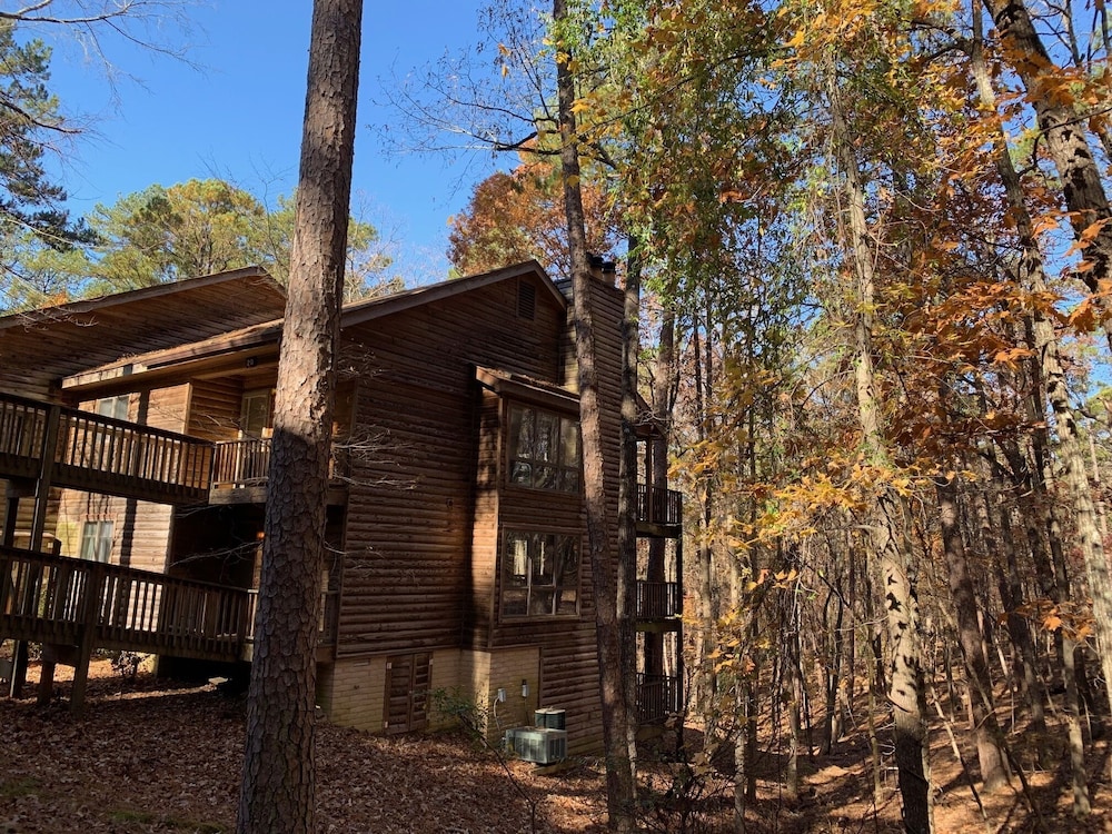 RedBird Roost/Lake Ouachita/Private & Tree House Views! 2B/2B, RARE - No Steps