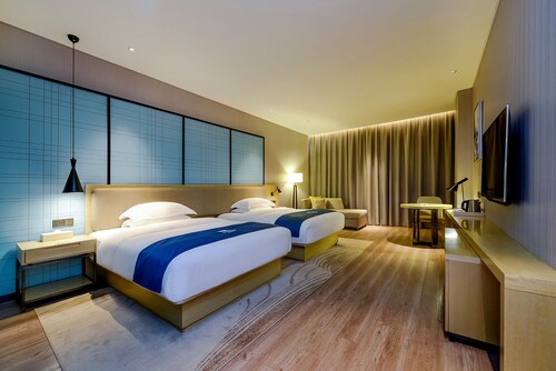 Hotels Near Guangong Hall Jingzhou Find Cheap 16 Hotel - 