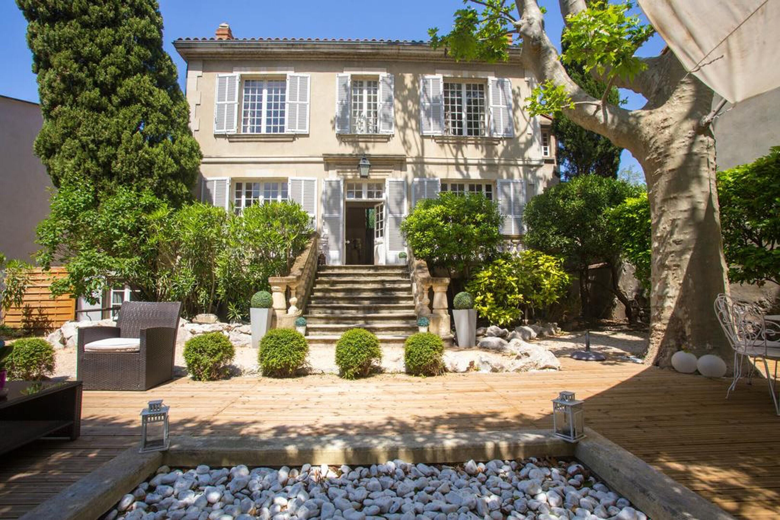 アヴィニョンにある一軒家 ペッドルーム 6 室 素晴らしい街の景色 塀に囲まれた庭 Wifi あり 口コミ 部屋写真 料金 お得情報 エクスペディア