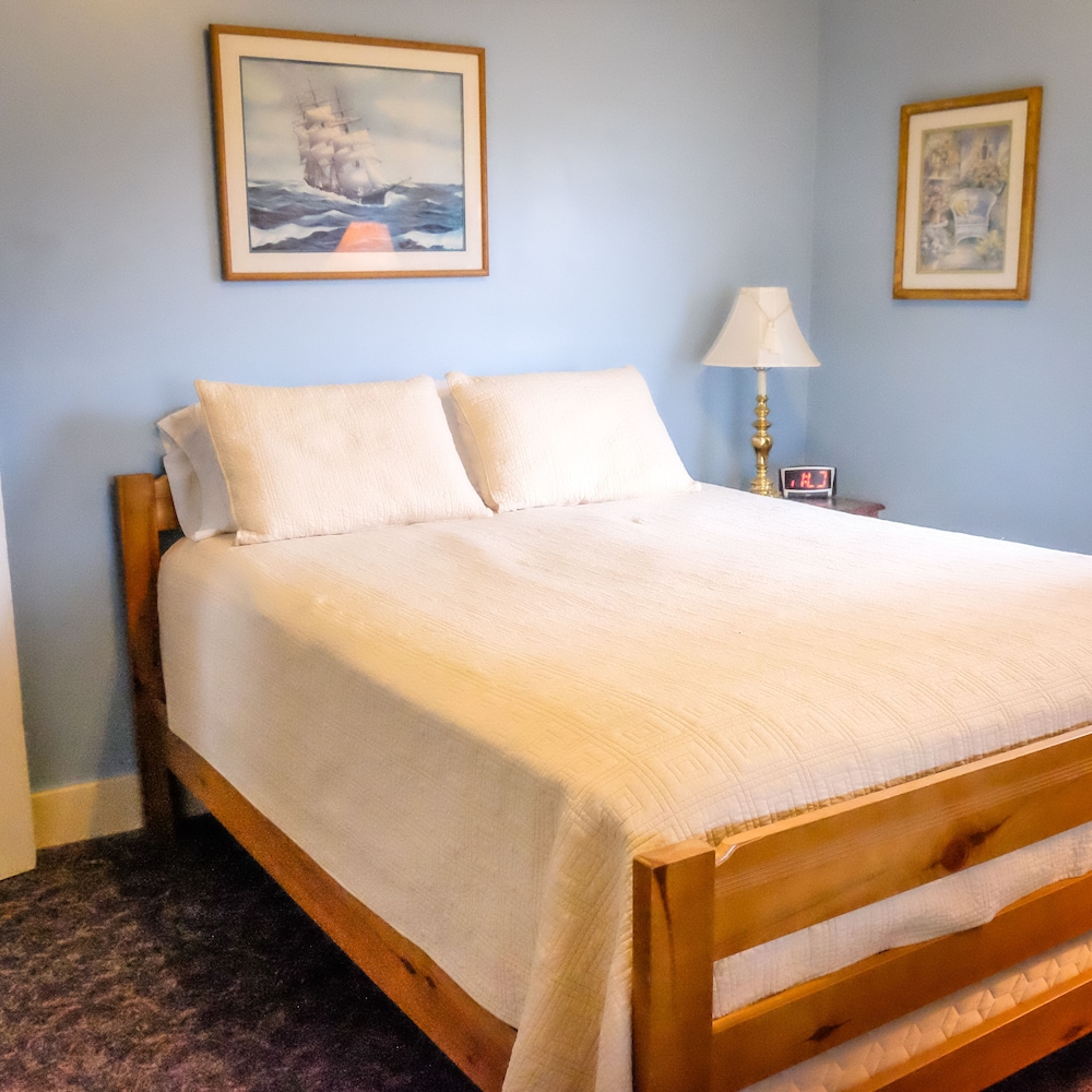 Good Harbor Beachfront at the Footbridge Gloucester Vrbo