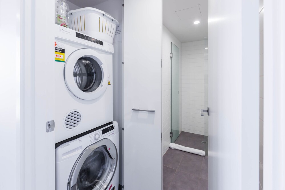 Tori, 1BDR Southbank Apartment