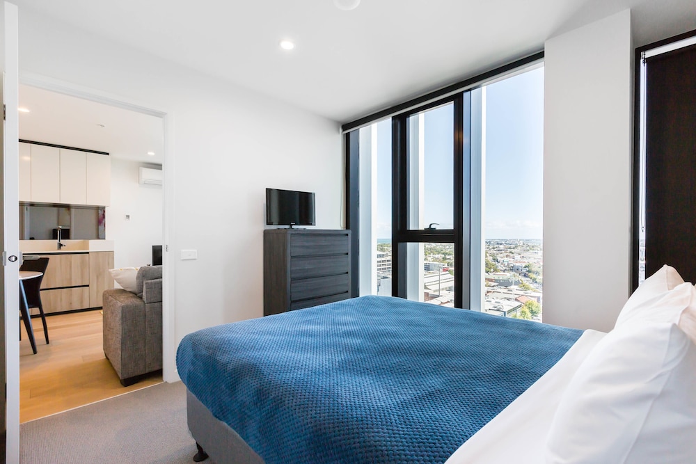 Tori, 1BDR Southbank Apartment