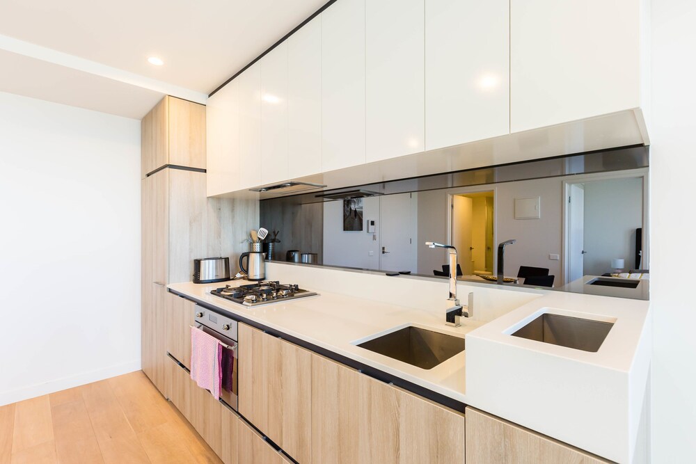 Tori, 1BDR Southbank Apartment