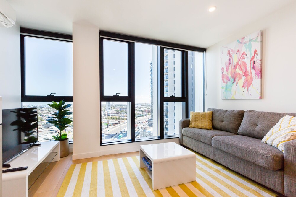 Tori, 1BDR Southbank Apartment