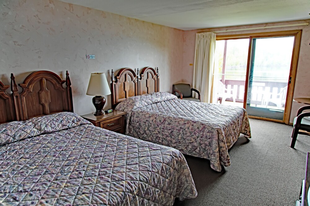 Lake Hooe Resort 2 Bed With Balcony 21 1 Br Hotel Room In Lake Hooe Resort 2 Bed With Balcony 21 1 Br Hotel Room In Houghton Rates Reviews On Orbitz