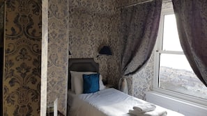 Iron/ironing board, free WiFi, linens