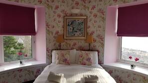 Iron/ironing board, free WiFi, linens