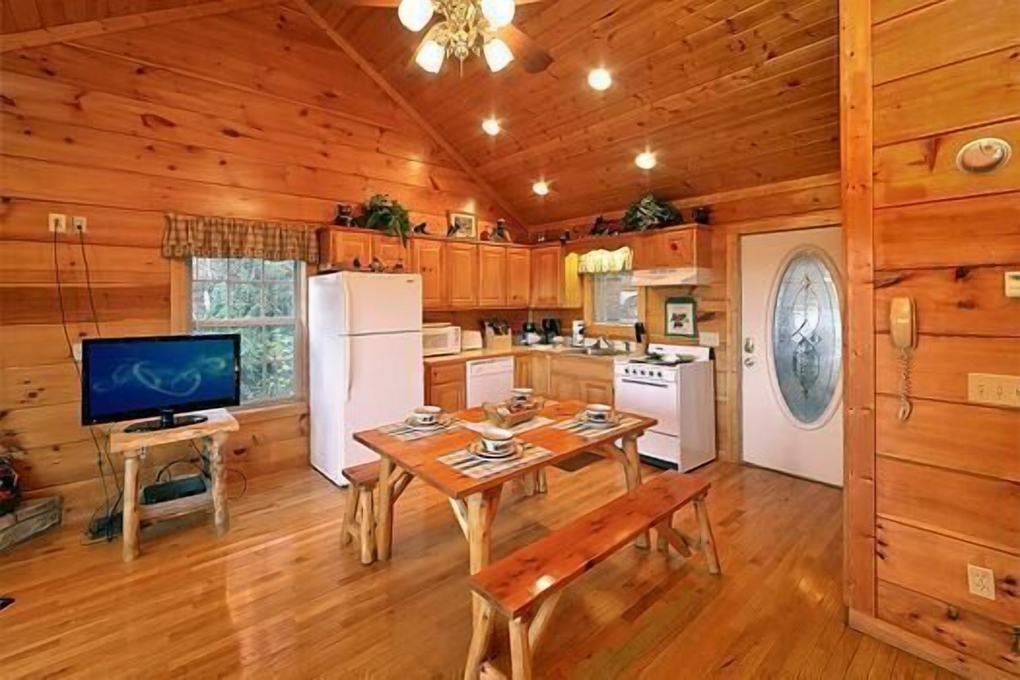 Little Bearadise 1 Br Cabin In Gatlinburg Pigeon Forge Tn Expedia