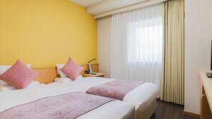 In-room safe, desk, free WiFi, linens